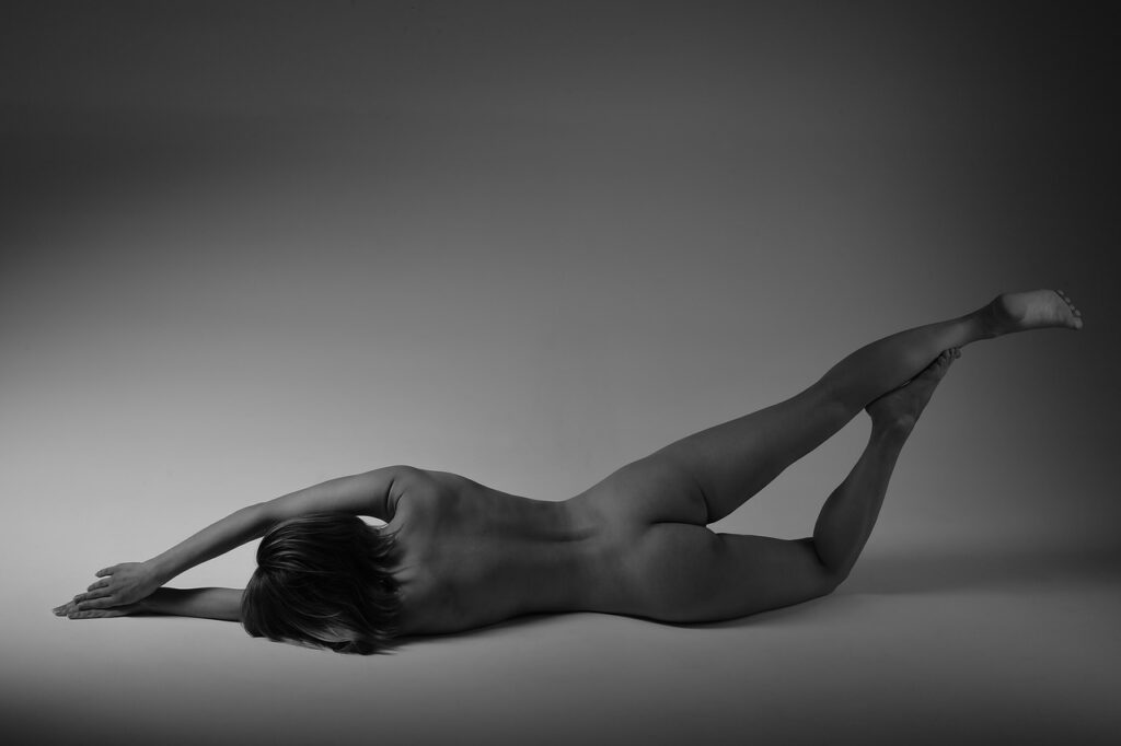 nude, woman, monochrome-6162006.jpg